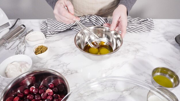 Kucharz przygotowujący składniki